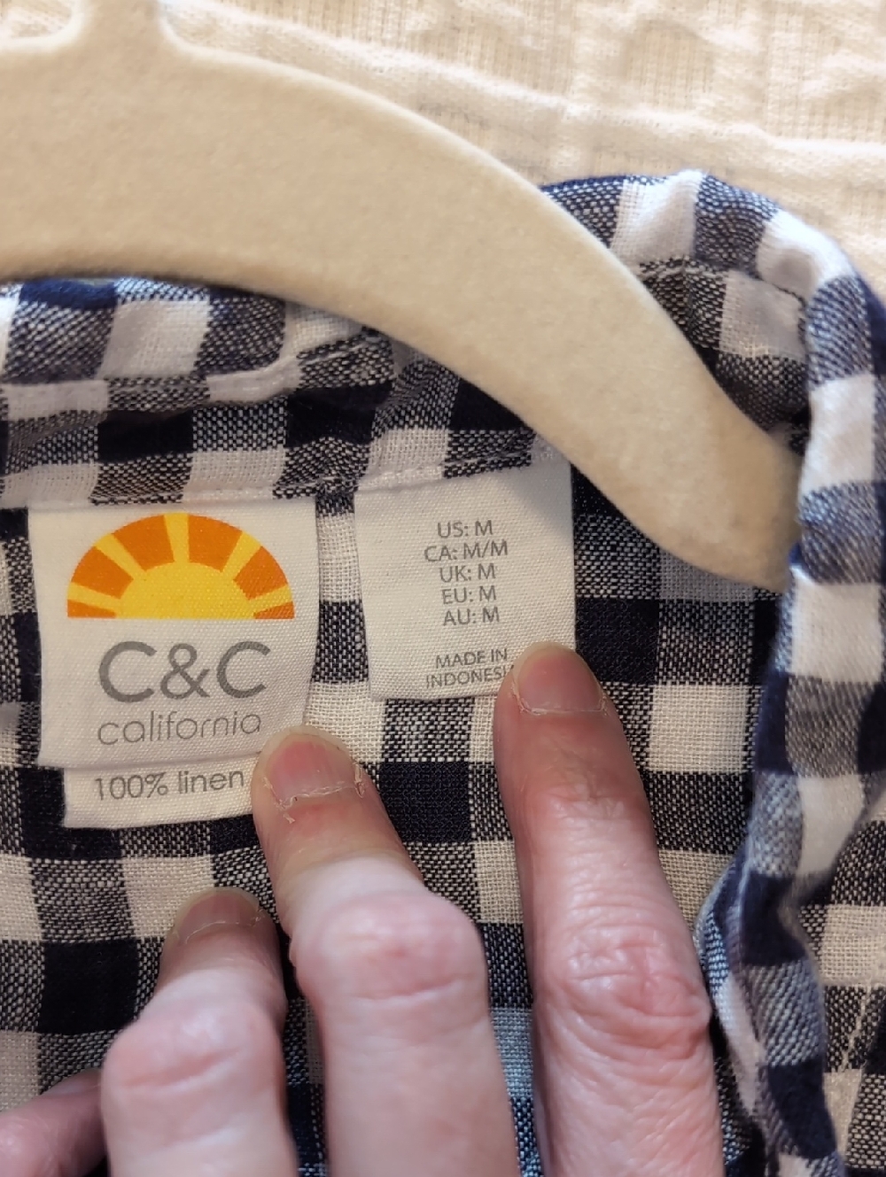 C&C California Button-Front Deep Navy and White Gingham Short-Sleeve Linen Top - Picture 3 of 7